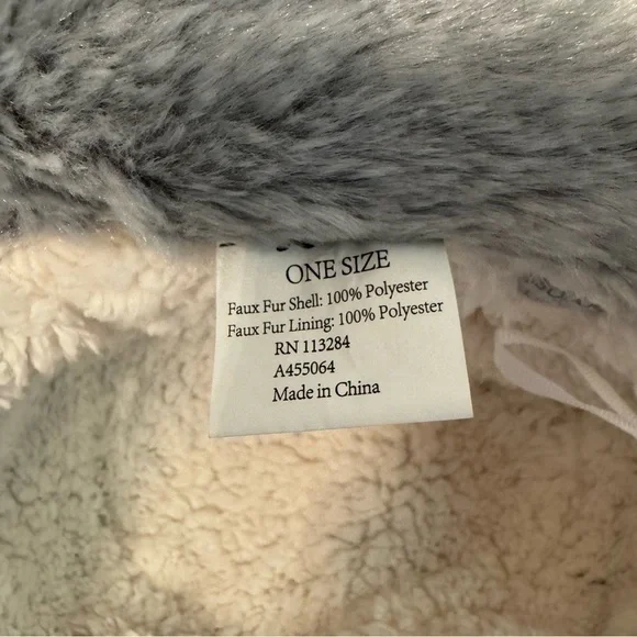 Sprigs Reversible Faux Fur/Sherpa
Bucket Hat
NWT
Gray/Beige
One Size Fits Most - Picture 7 of 8